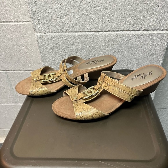 DecFlex Women's Tan Sandals - Picture 2 of 5